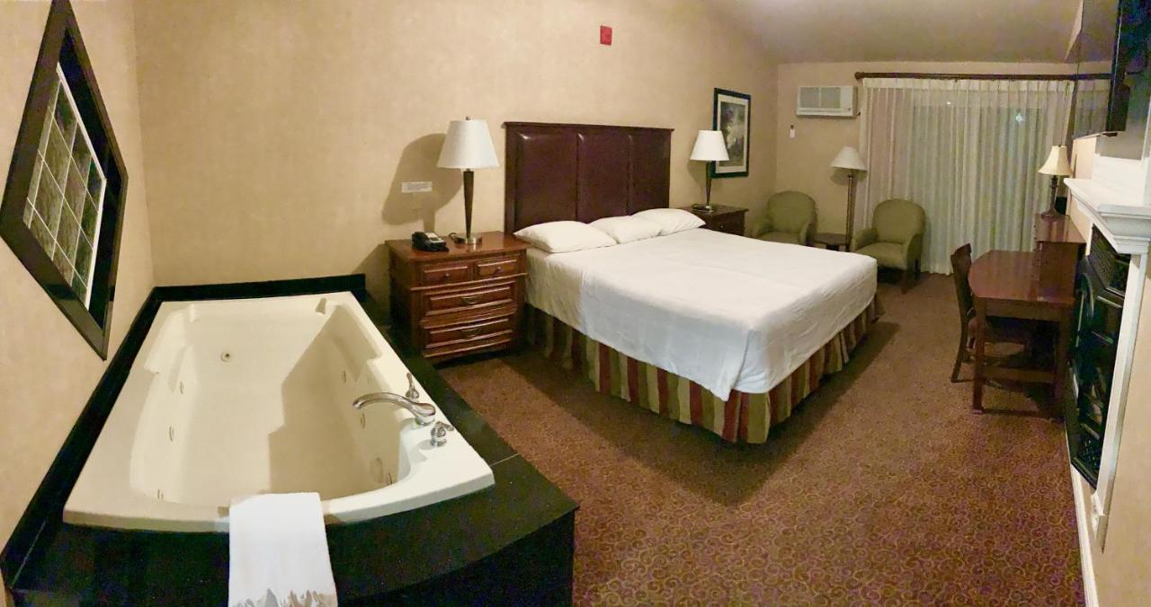 King Room at Yosemite View Lodge