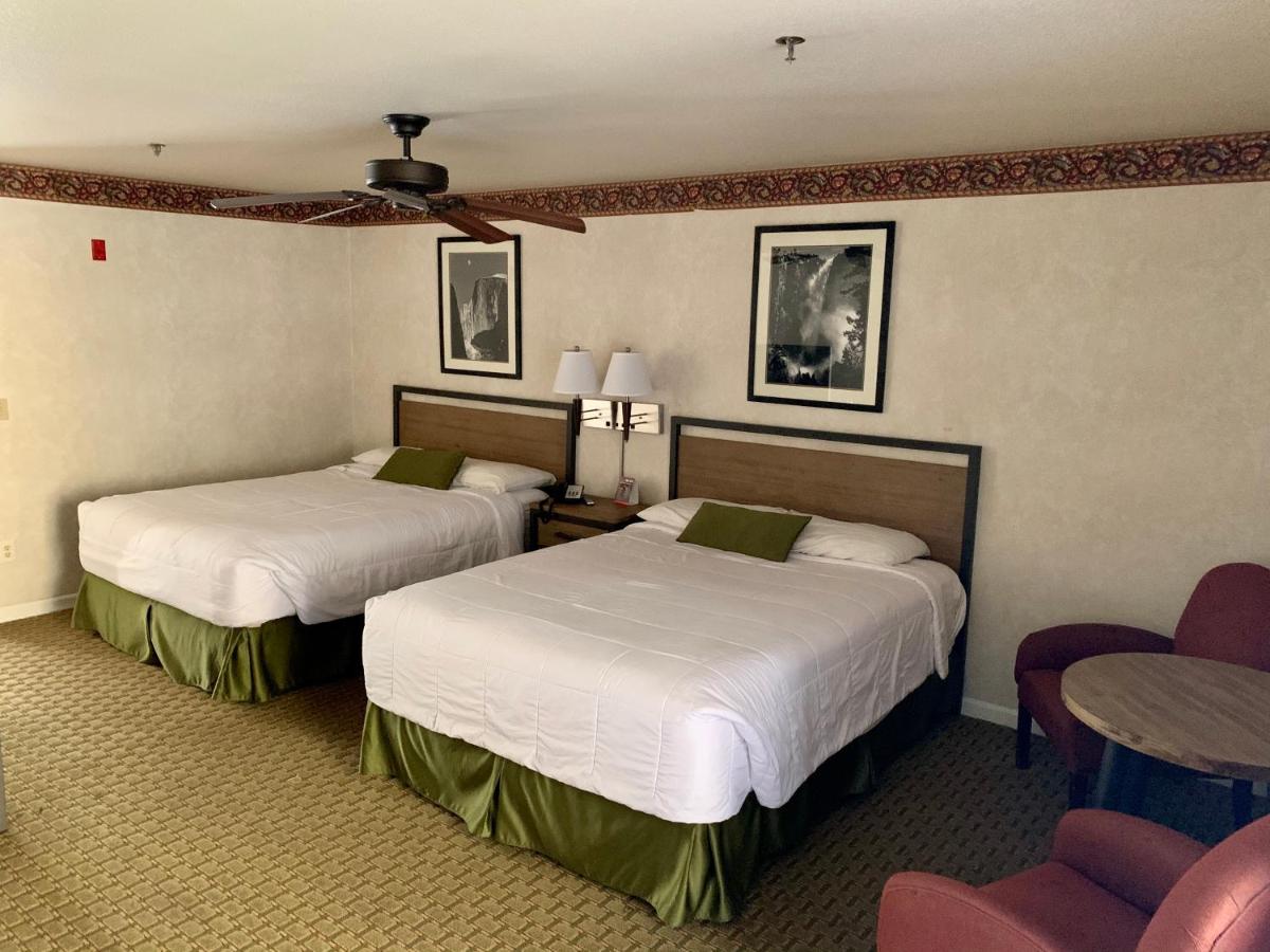 Queen Room with Two Queen Beds with Mountain View at Yosemite View Lodge