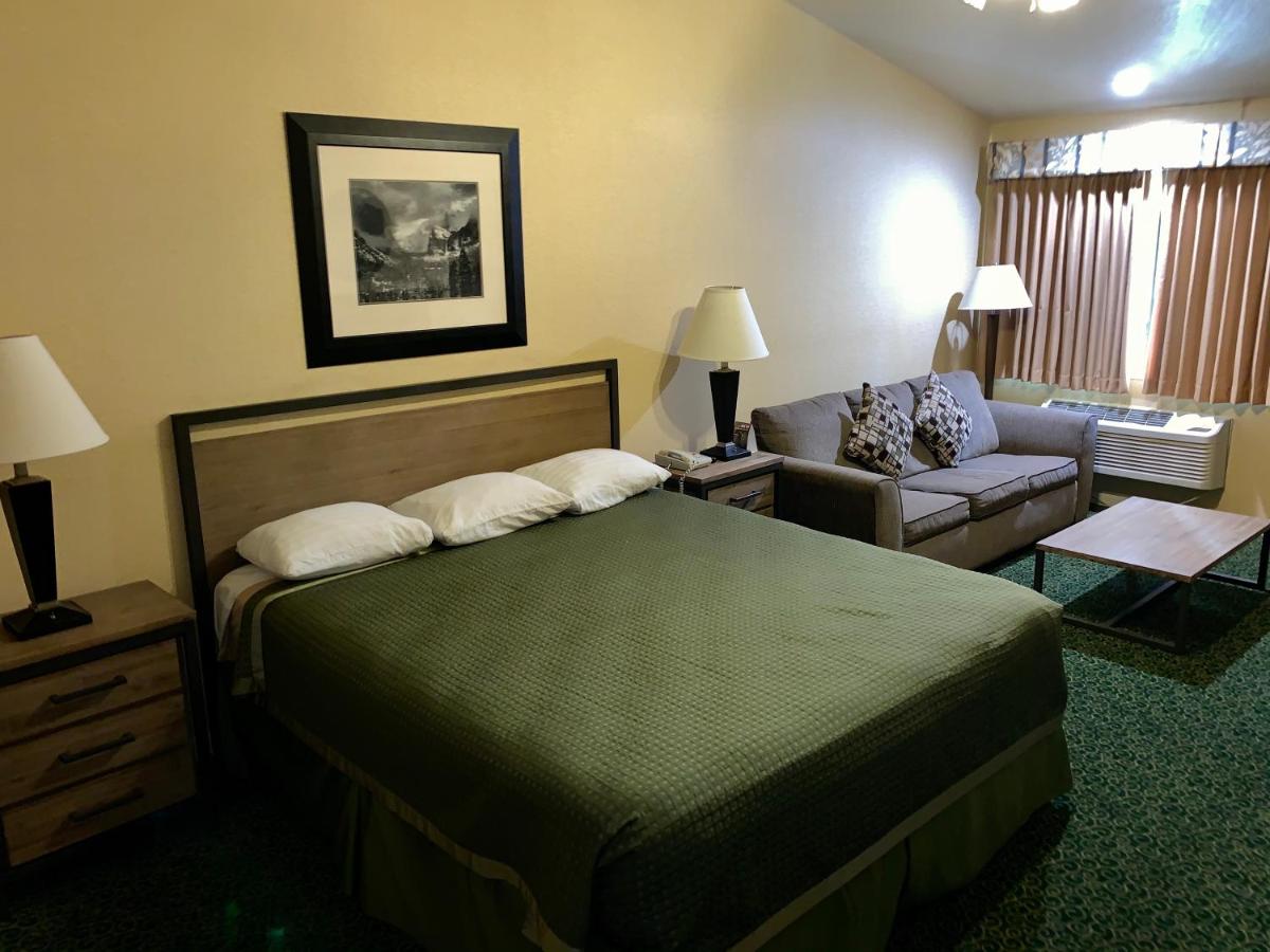 King Room with Balcony at Yosemite View Lodge