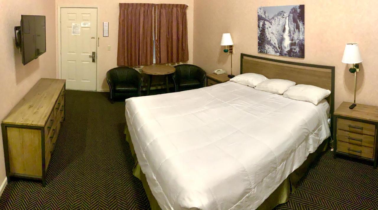 Quadruple Room at Yosemite View Lodge