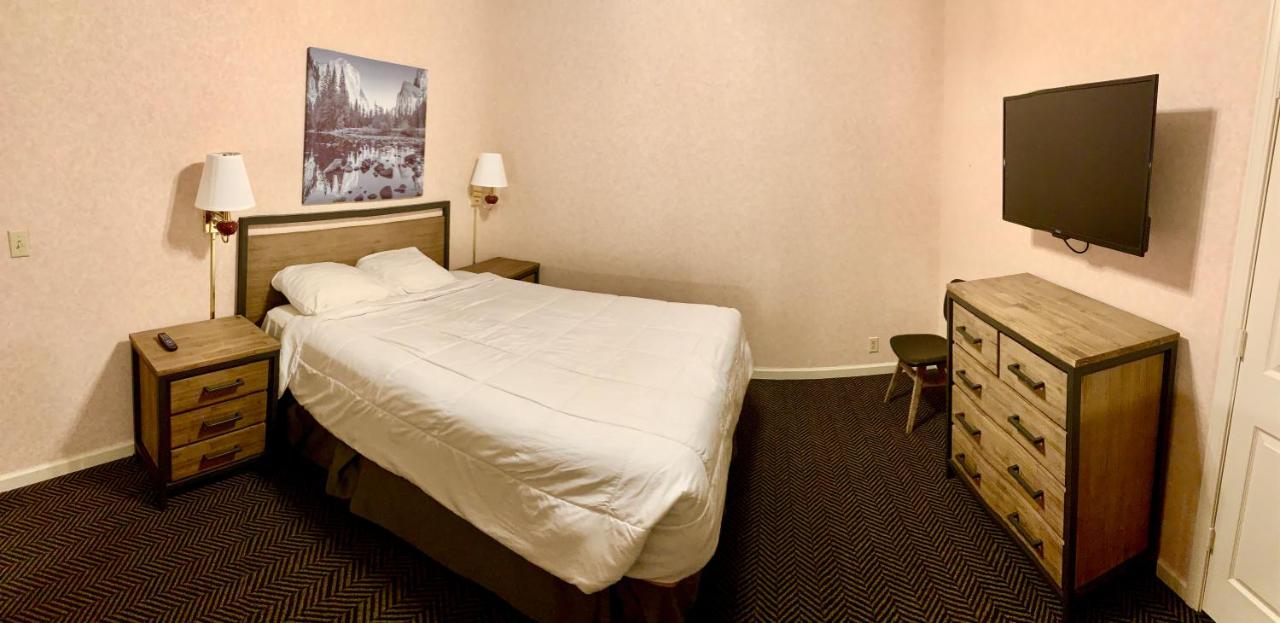 Quadruple Room at Yosemite View Lodge