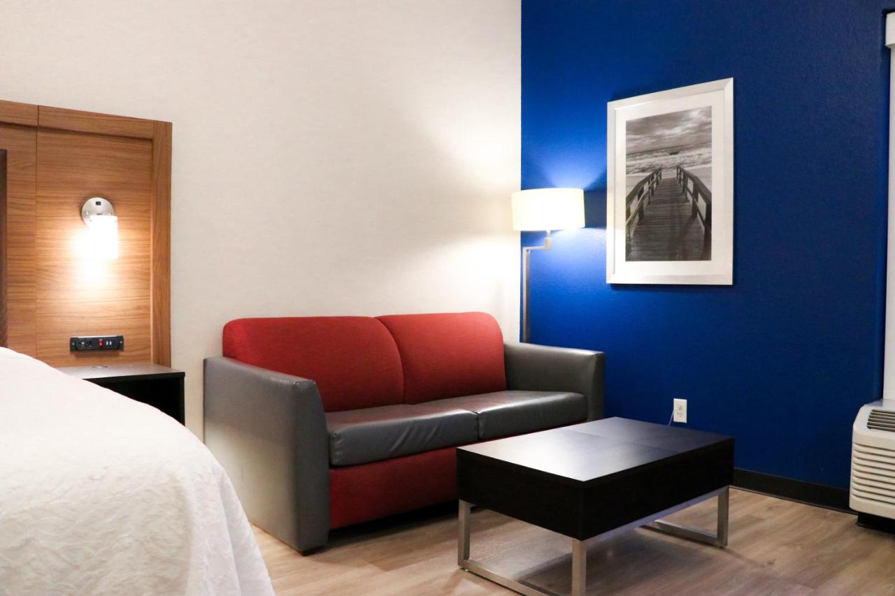 King Room Disability Access Non-Smoking at Days Inn & Suites by Wyndham Fort Myers Near JetBlue Park