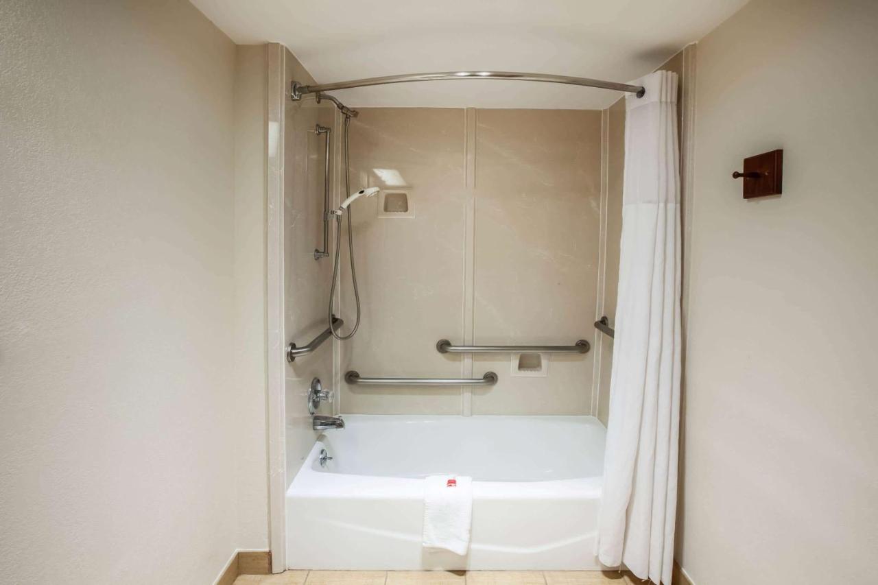 King Room - Disability Access at Days Inn & Suites by Wyndham Tyler