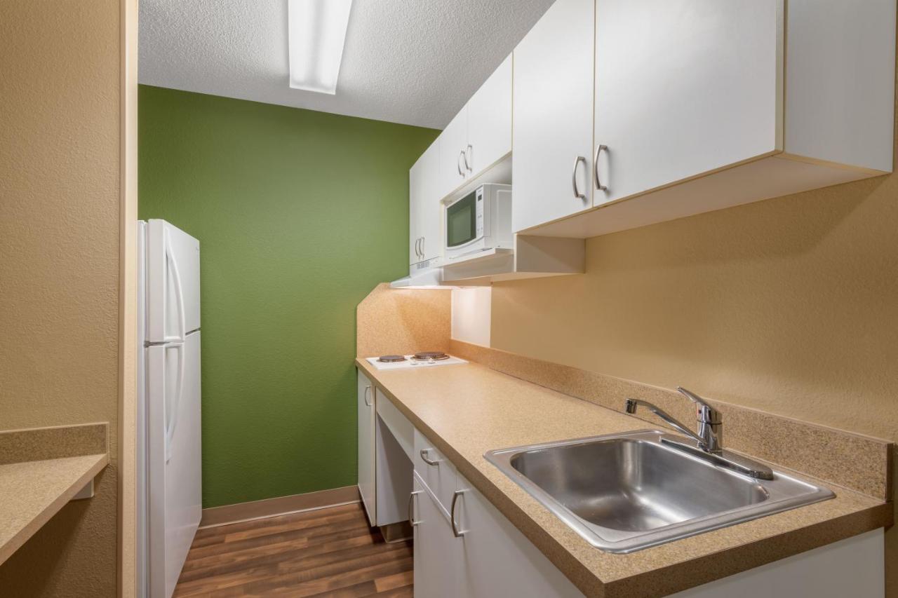Queen studio with 1 Queen Bed - Disability Access/Non-Smoking at Extended Stay America Suites Chicago Woodfield Mall