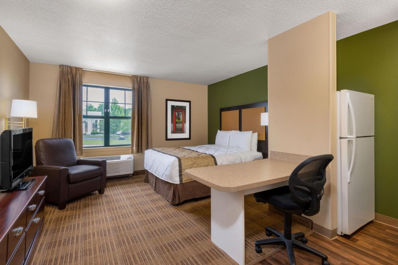 Queen studio with 1 Queen Bed - Disability Access/Non-Smoking at Extended Stay America Suites Chicago Woodfield Mall