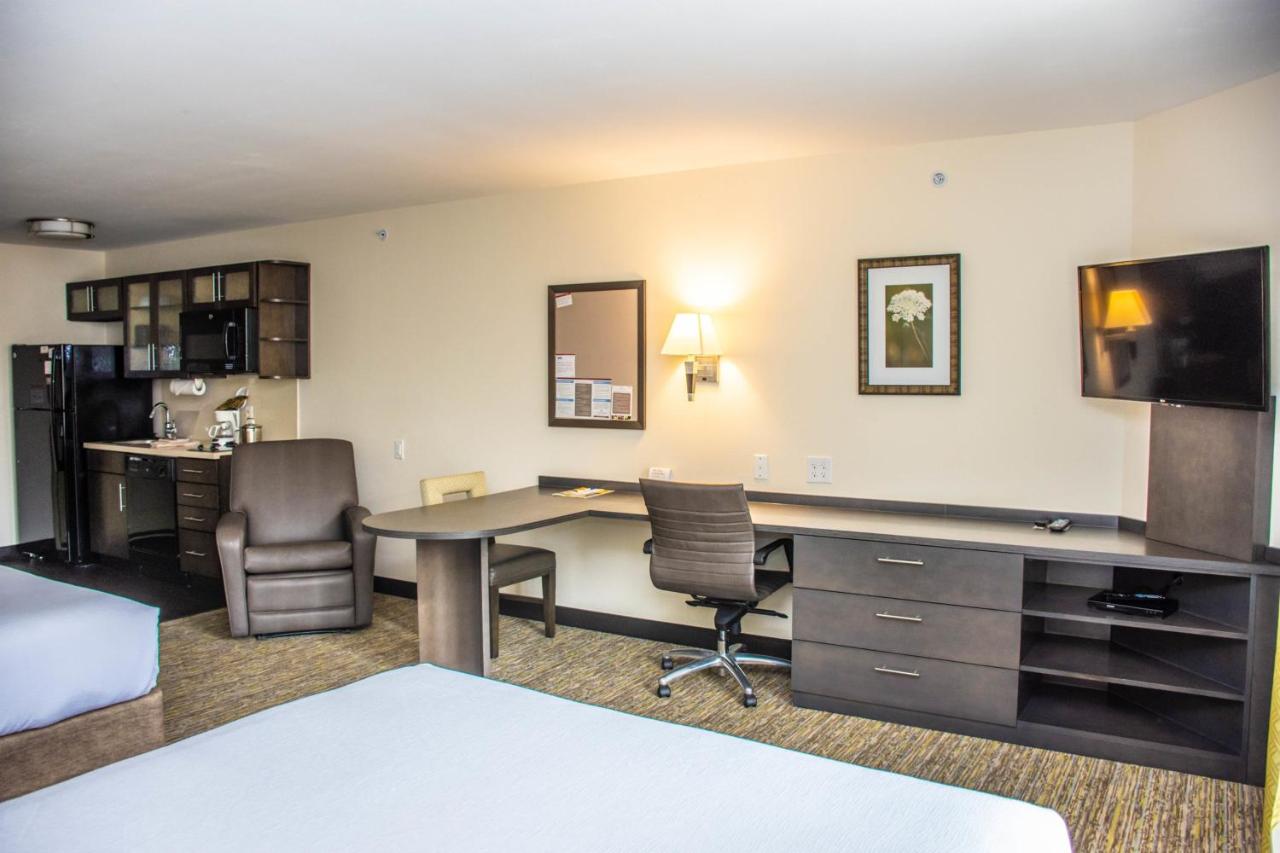 Queen Studio Suite with Two Queen Beds at Candlewood Suites : Overland Park - W 135th St by IHG