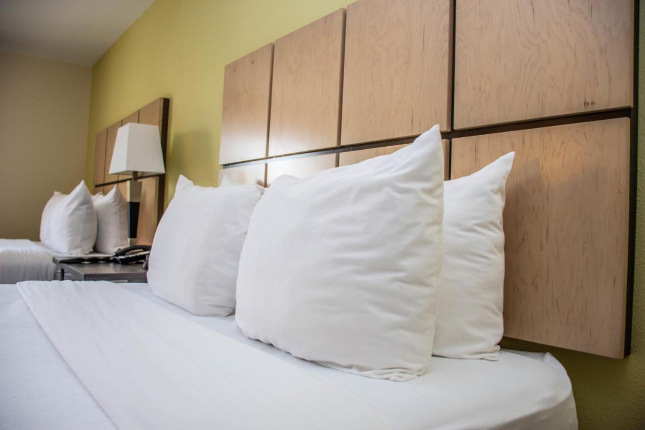 Queen Studio Suite with Two Queen Beds at Candlewood Suites : Overland Park - W 135th St by IHG