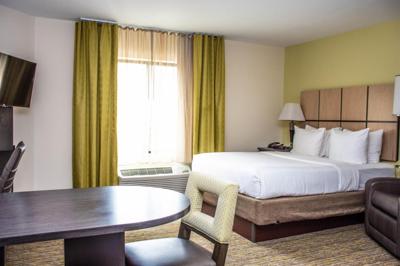 Queen Studio Suite - Hearing Accesible/ Non-Smoking at Candlewood Suites : Overland Park - W 135th St by IHG