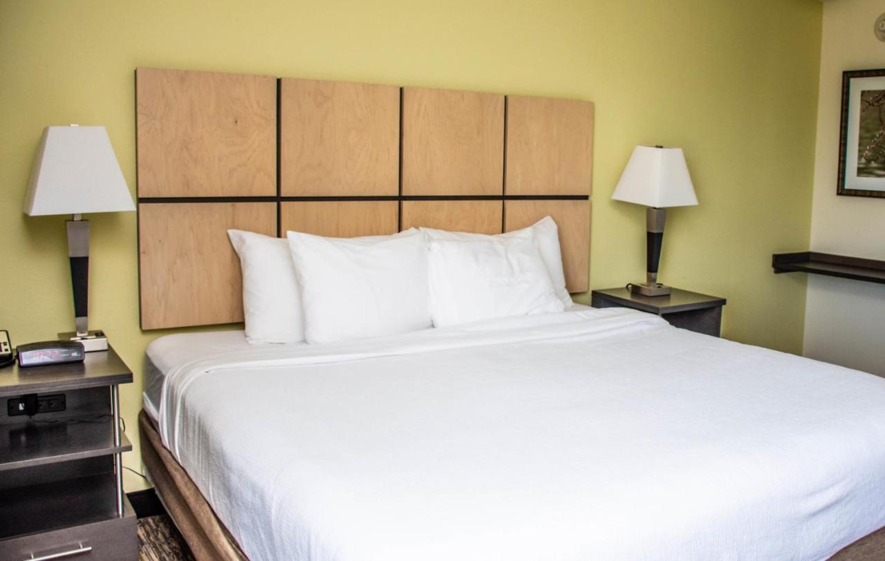 One-Bedroom King Room with Mobility Accessible Tub - Non-Smoking at Candlewood Suites : Overland Park - W 135th St by IHG