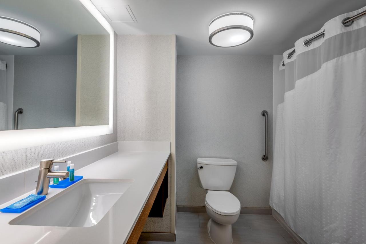 Executive King Room - Non-Smoking at Holiday Inn Express Chapel Hill by IHG