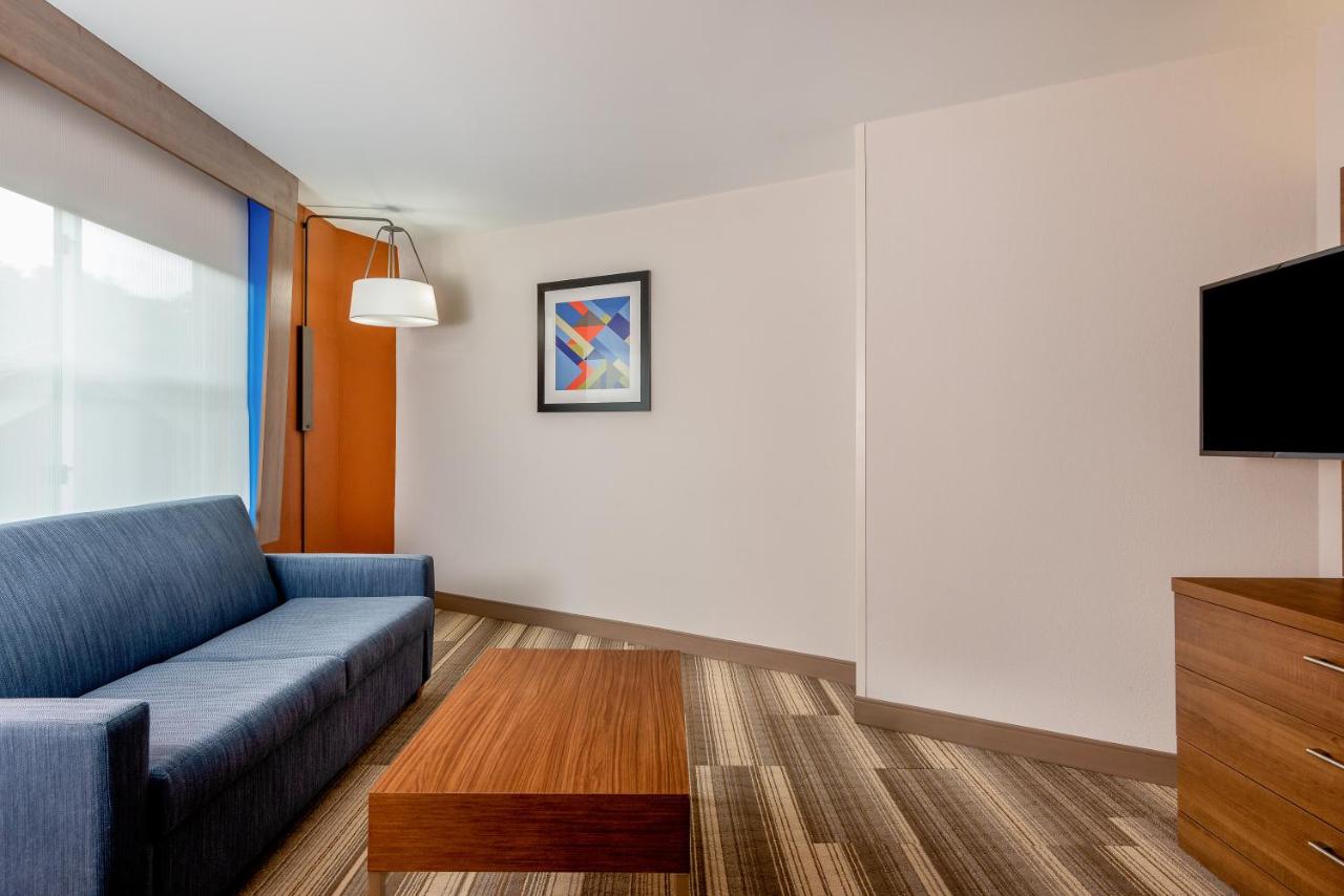 Executive King Room - Non-Smoking at Holiday Inn Express Chapel Hill by IHG