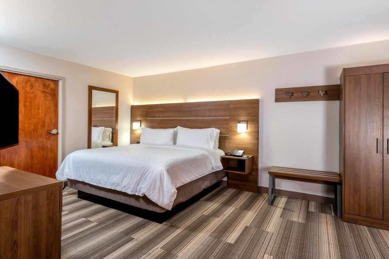 Executive King Room - Non-Smoking at Holiday Inn Express Chapel Hill by IHG