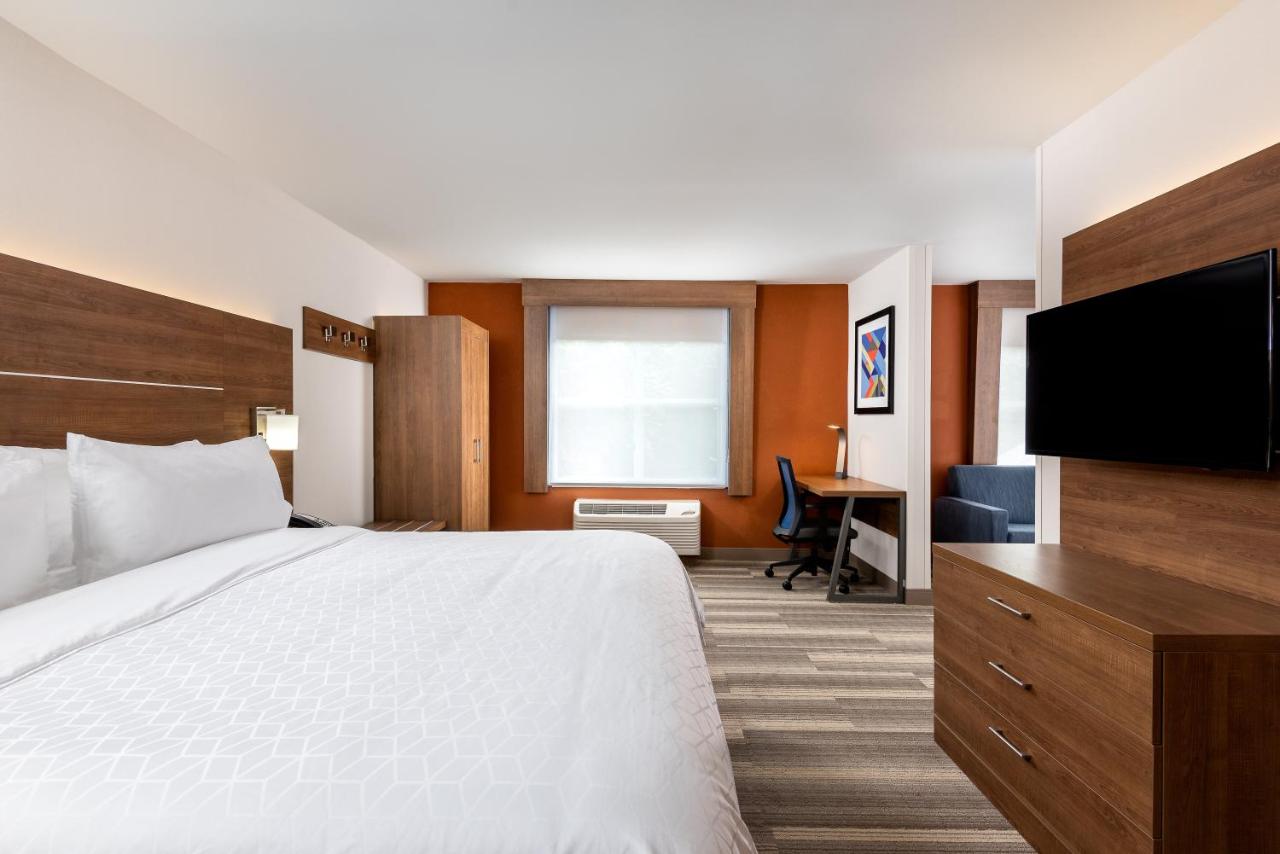 Executive King Room - Non-Smoking at Holiday Inn Express Chapel Hill by IHG