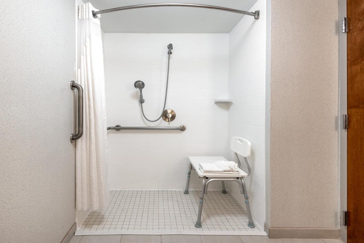 Standard King Room with Mobility Accessible Roll-In Shower at Holiday Inn Express Chapel Hill by IHG