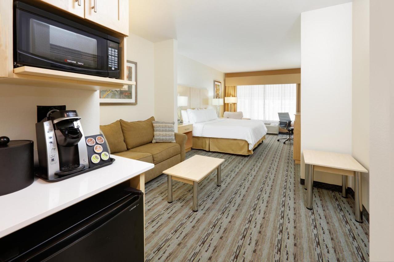 King Suite at Holiday Inn Express & Suites San Antonio - Brooks City Base by IHG