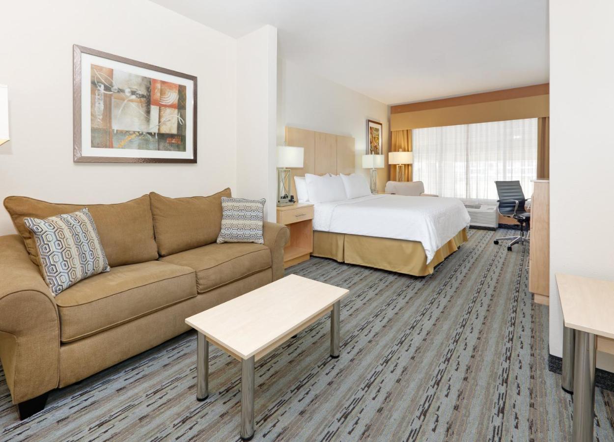 King Suite at Holiday Inn Express & Suites San Antonio - Brooks City Base by IHG