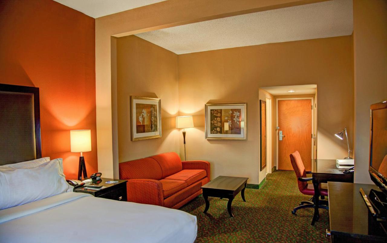 One King Bed Jacuzzi - Non-Smoking at Country Inn & Suites by Radisson, Tyler University Area