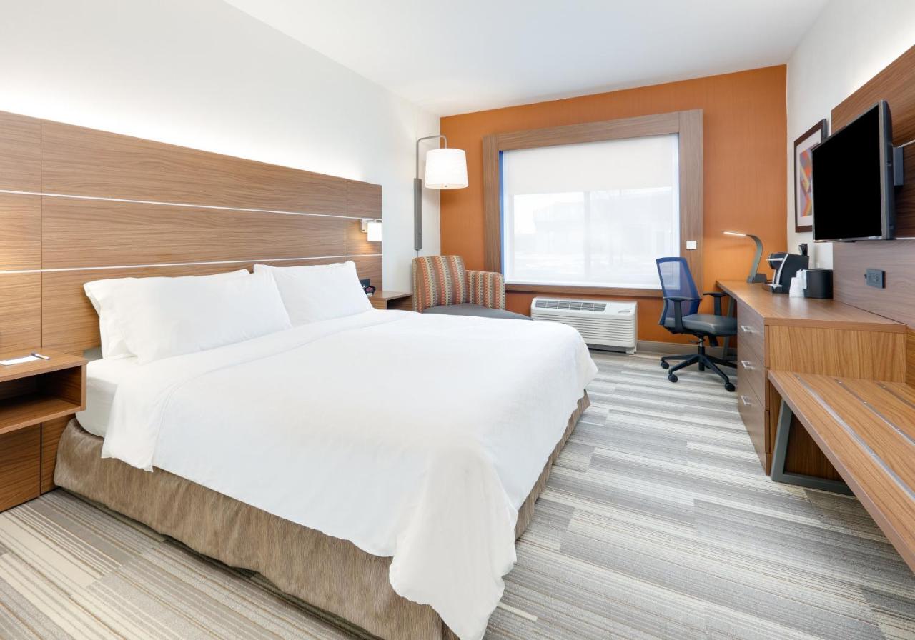 Suite - Disability Access at Holiday Inn Express Mitchell by IHG