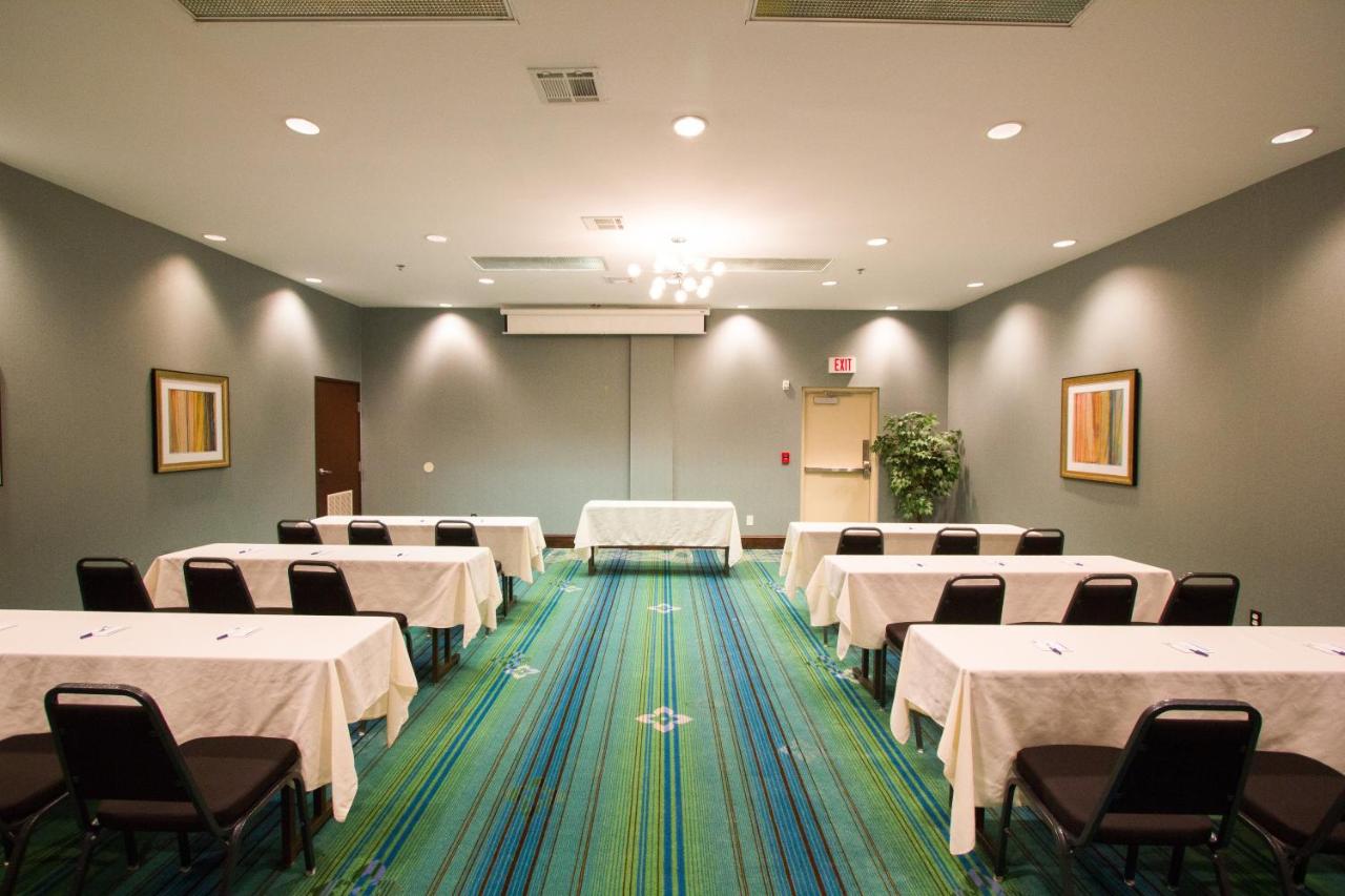  | Holiday Inn Express Hotel and Suites Nacogdoches