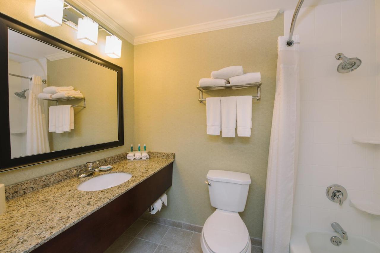King Room - Hearing Accessible/Non-Smoking at Holiday Inn Express & Suites Merrimack – Nashua by IHG
