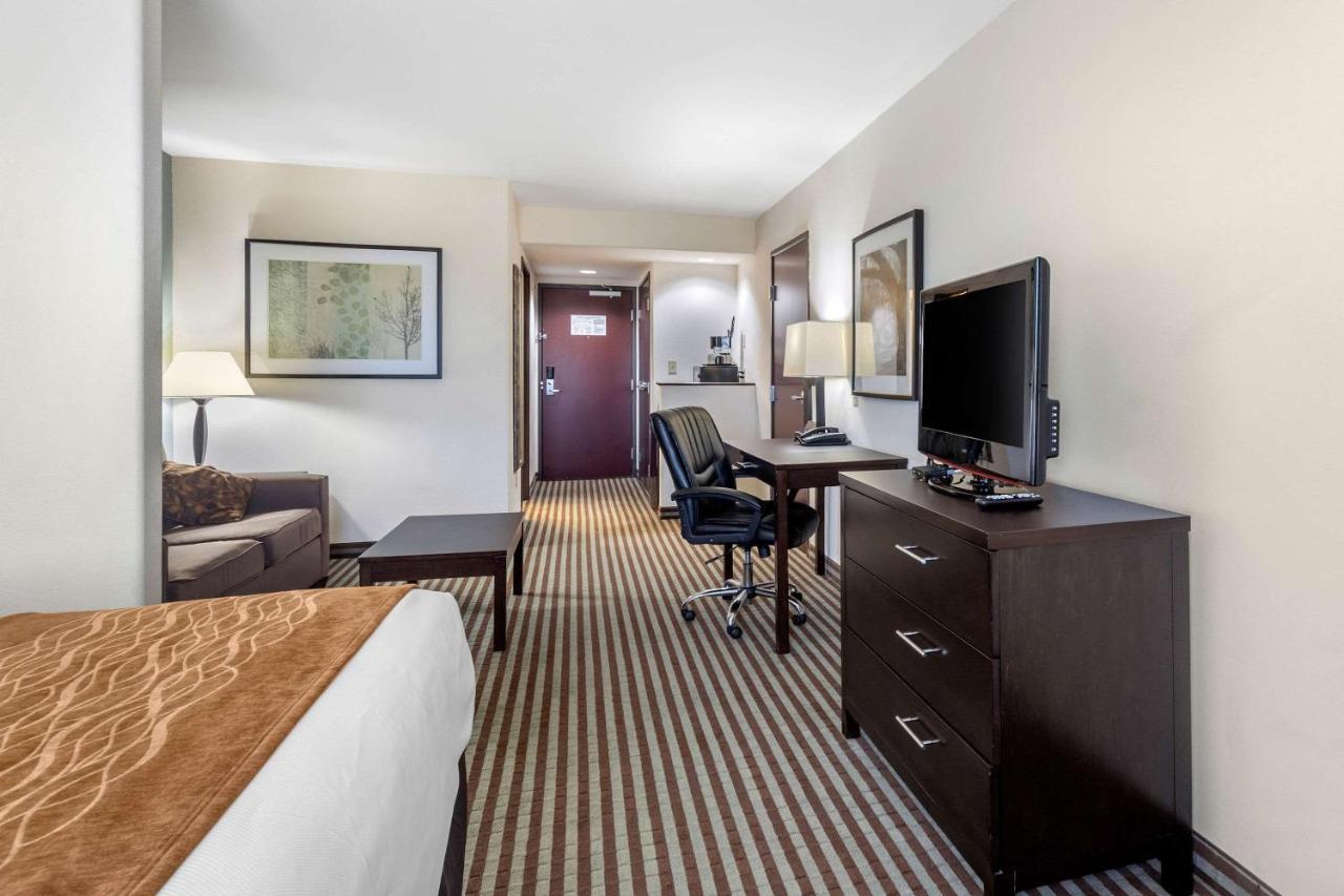 King Suite - Non-Smoking at Comfort Inn & Suites Perry I-35