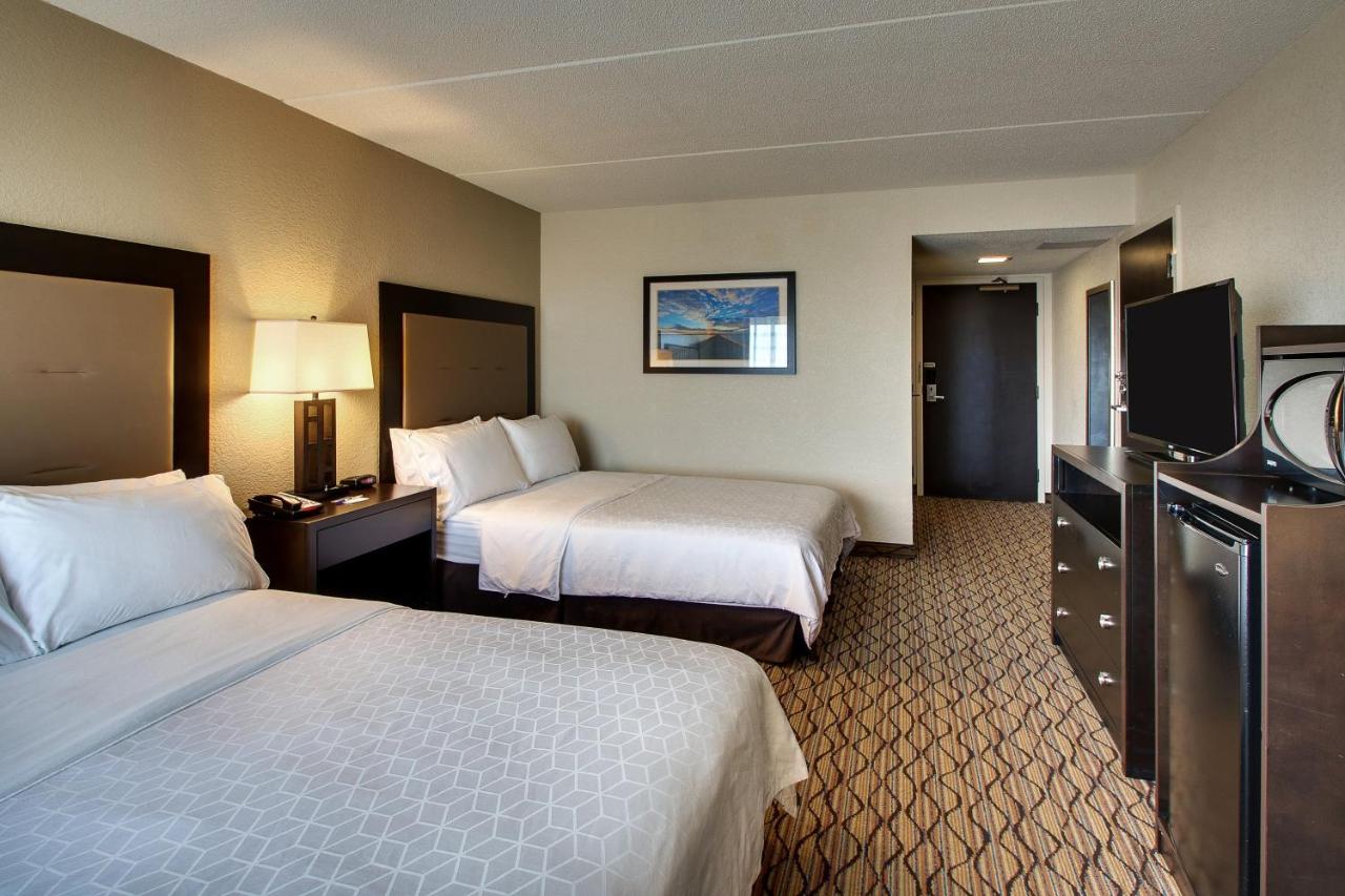 Double Room with Two Double Beds - Hearing Accessible - Non-Smoking at Holiday Inn Express Baltimore-BWI Airport West by IHG