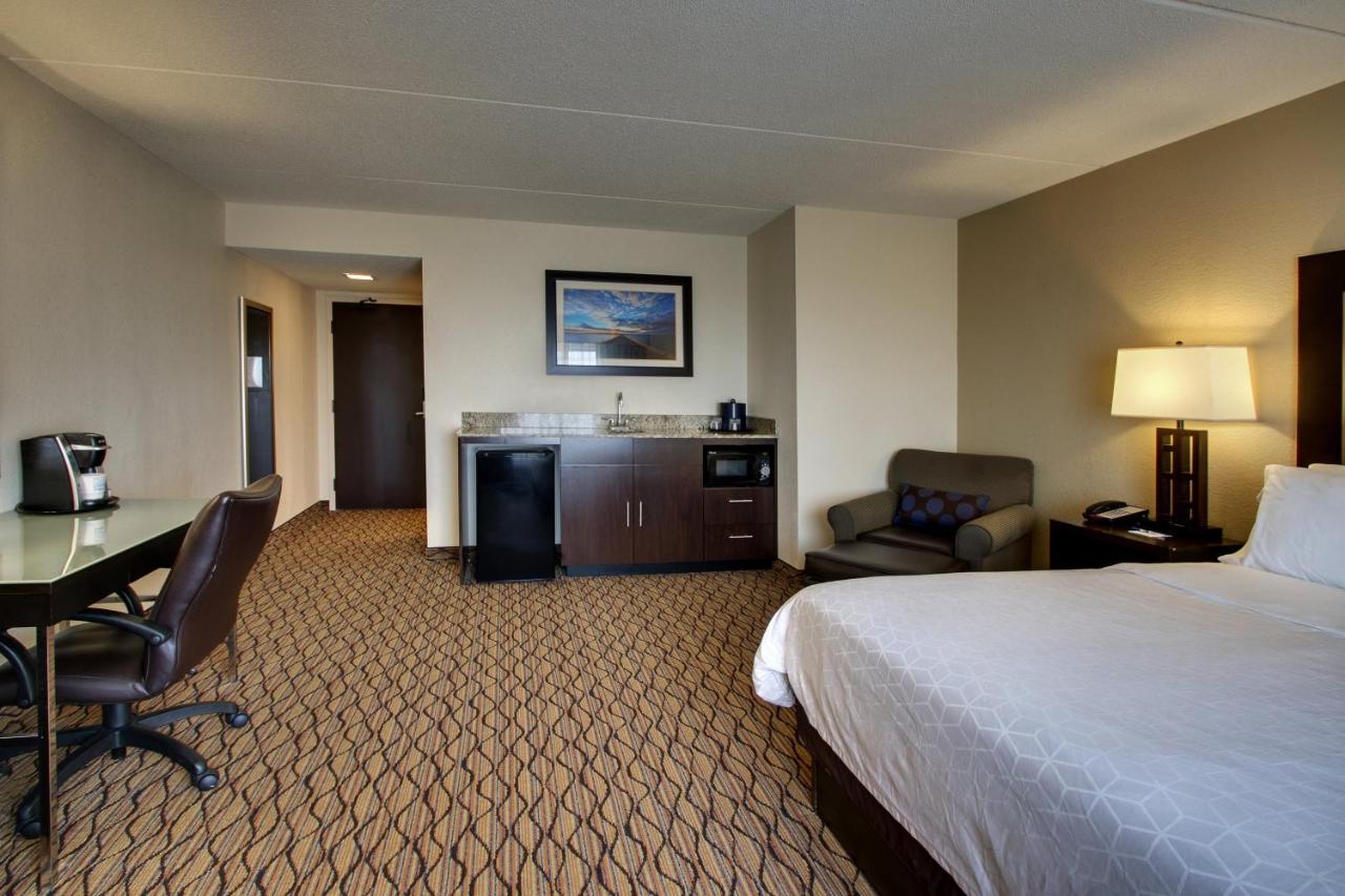 Executive King - Non Smoking at Holiday Inn Express Baltimore-BWI Airport West by IHG