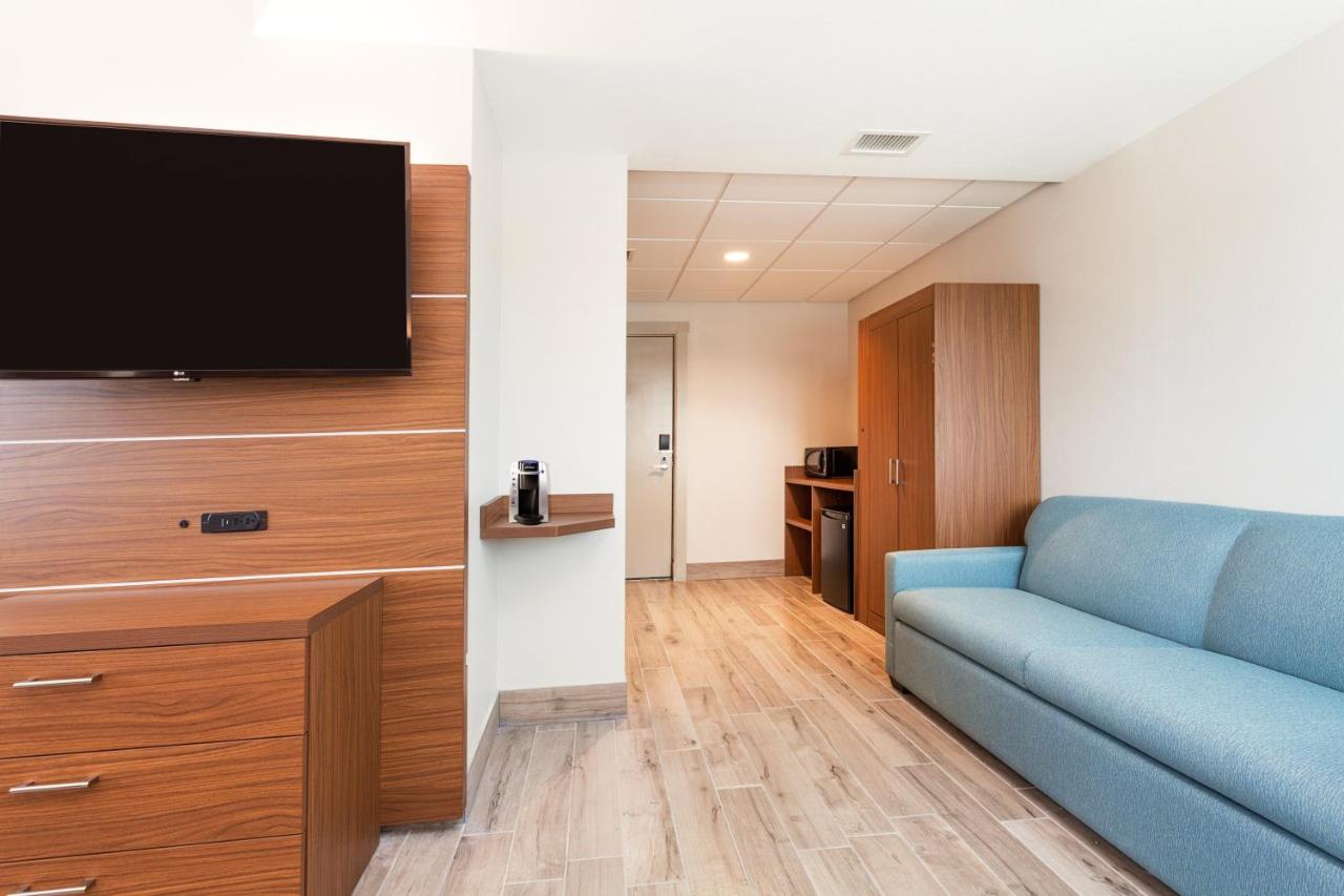 King Suite with Bath Tub Inland View- Hearing Accessible at Holiday Inn Express & Suites Panama City Beach - Beachfront by IHG