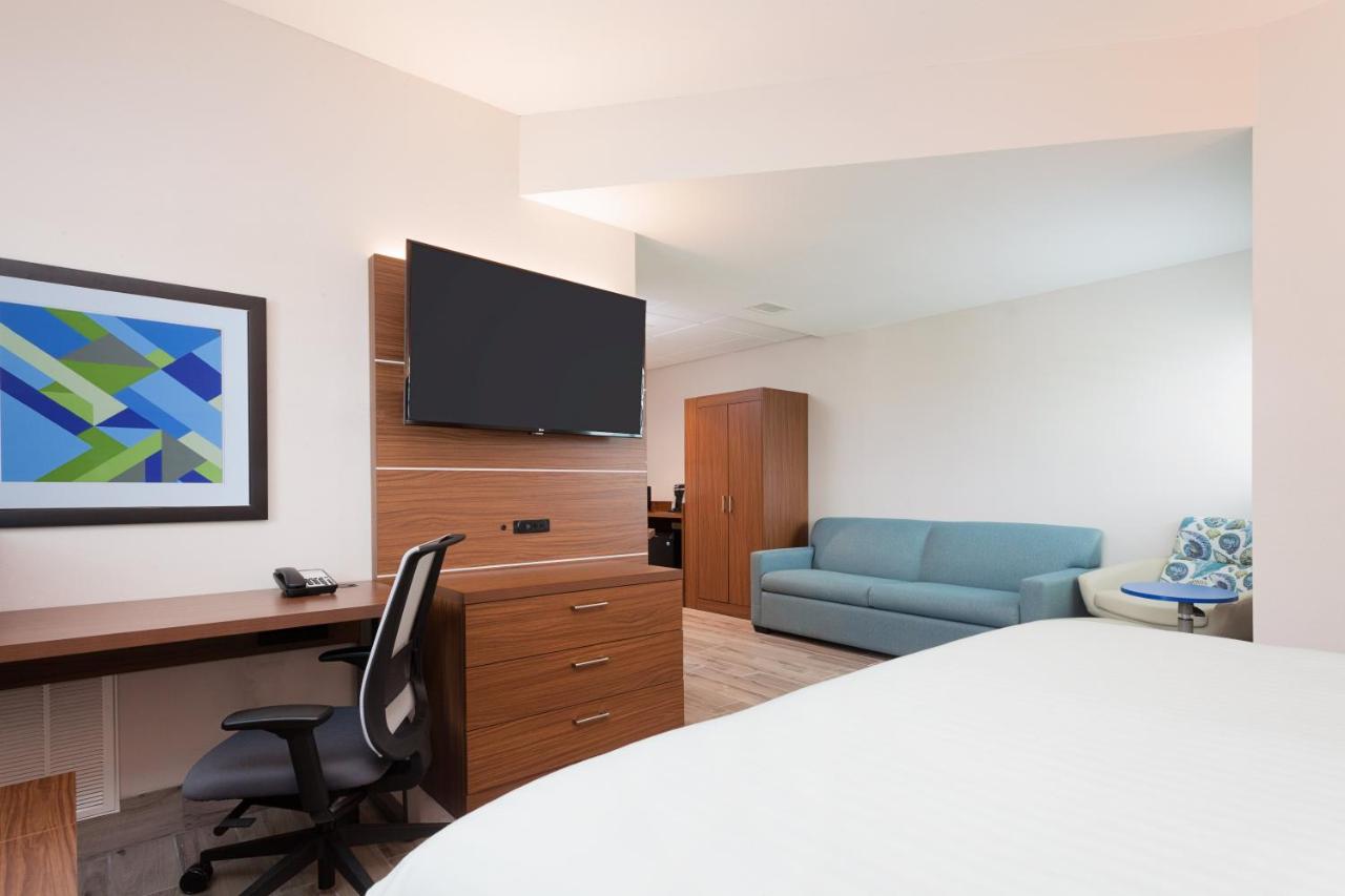 King Suite with Bath Tub Inland View- Hearing Accessible at Holiday Inn Express & Suites Panama City Beach - Beachfront by IHG