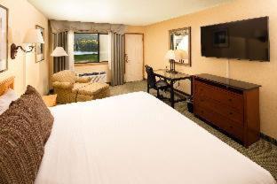 Room #39223022 at Red Lion Hotel Templin's on the River