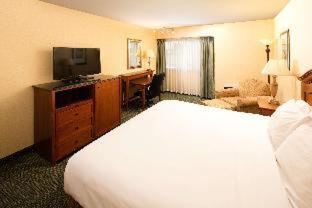 Room #39223019 at Red Lion Hotel Templin's on the River