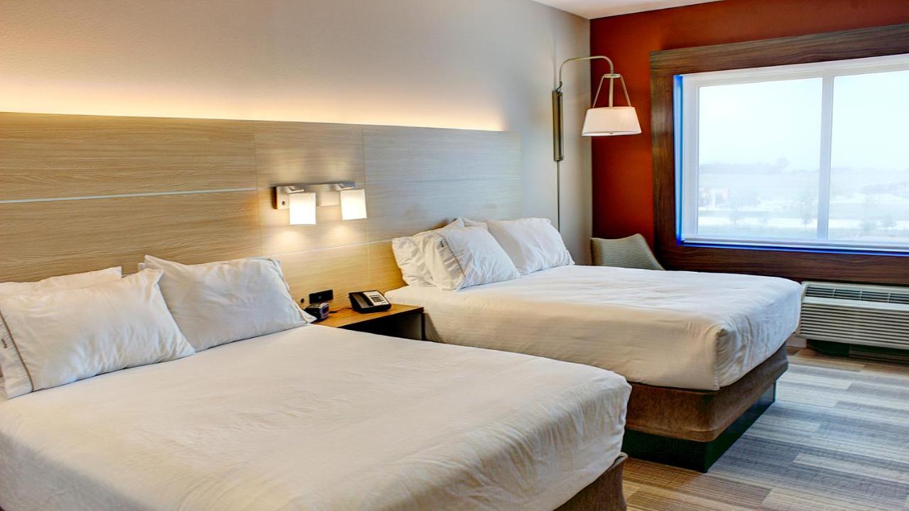 Double Room with Two Double Beds - Hearing Accesible at Holiday Inn Express & Suites Spencer by IHG