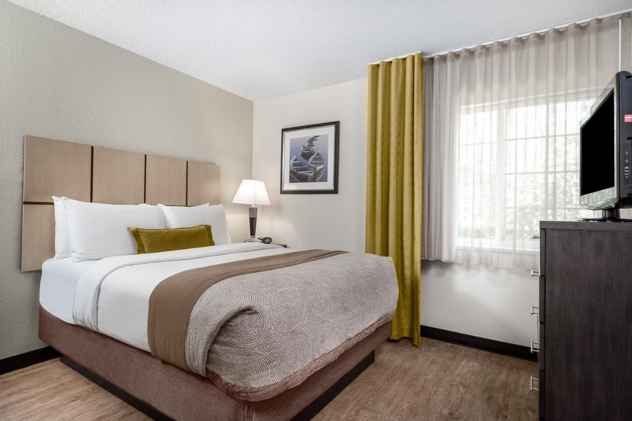 One-Bedroom Queen Suite - Non-Smoking at Candlewood Suites Durham by IHG