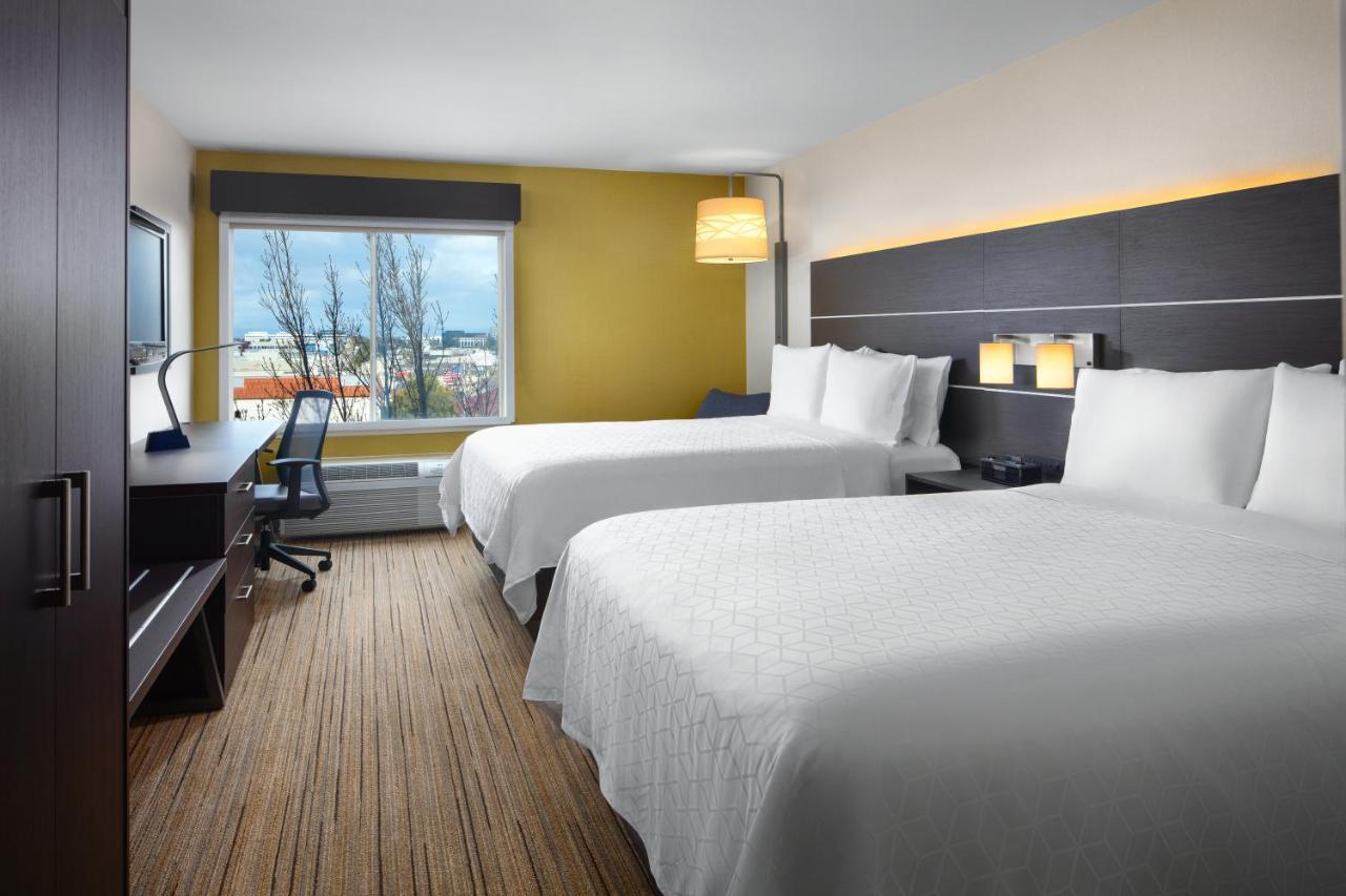Queen Room with Two Queen Beds at Holiday Inn Express Suites Belmont by IHG