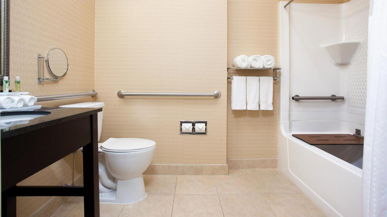 Executive Twin Room at Holiday Inn Express & Suites Allentown West by IHG