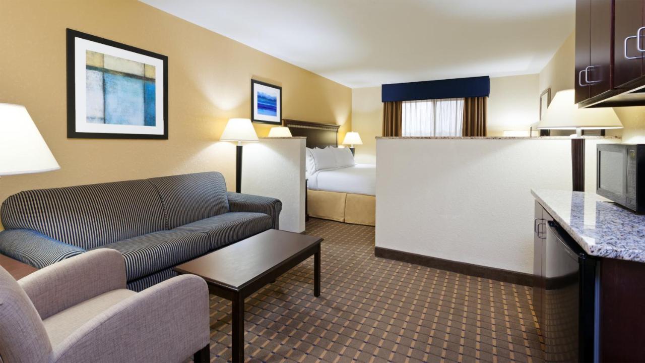 Room Selected at Check-In at Holiday Inn Express & Suites Allentown West by IHG