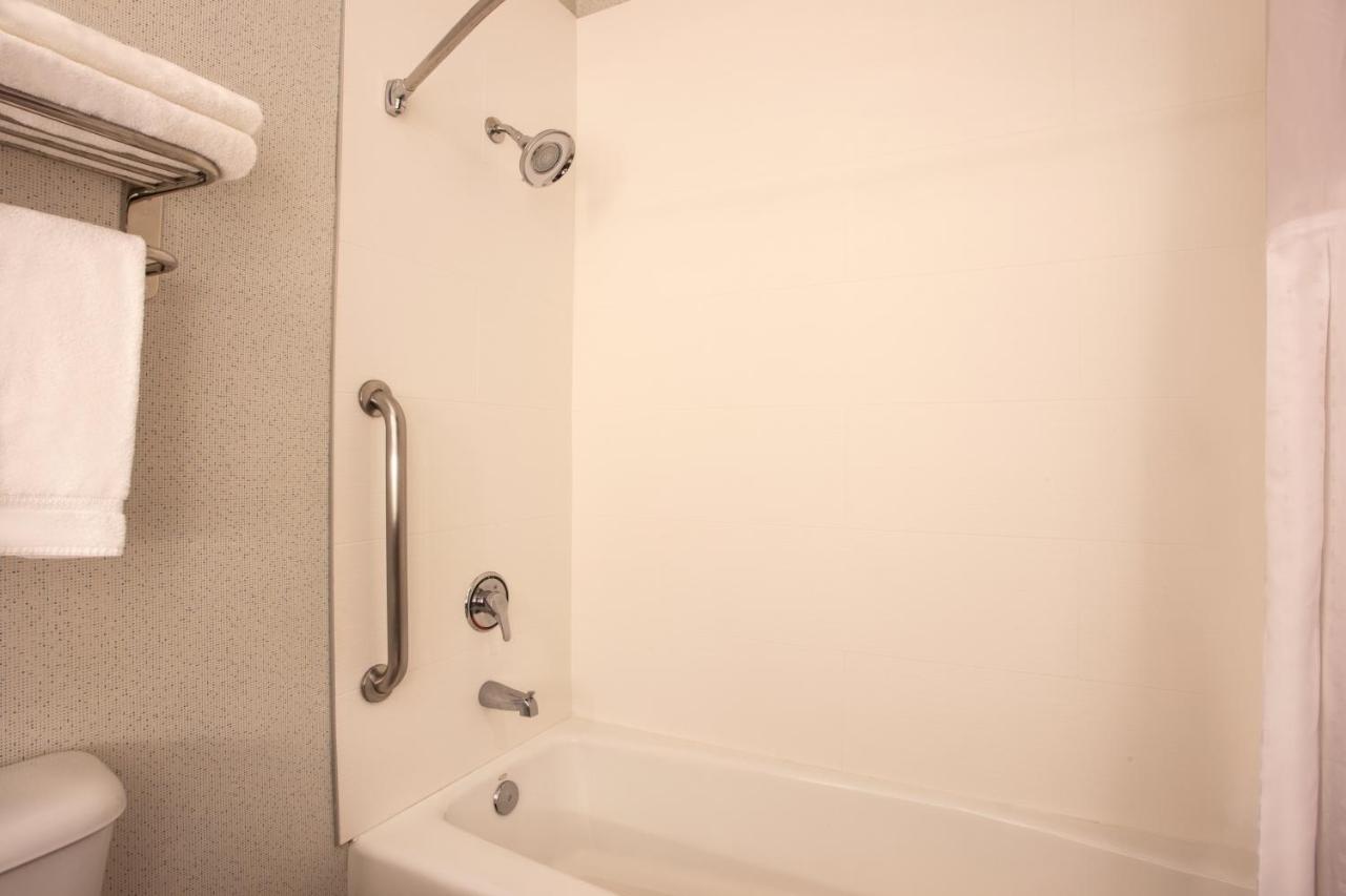Queen Suite with Sofa Bed - Disability Access Hearing Accessible at Holiday Inn Express & Suites Davis - University Area by IHG