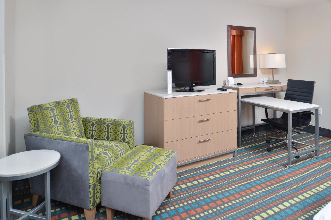 Deluxe King Room at Holiday Inn Express Bernalillo by IHG