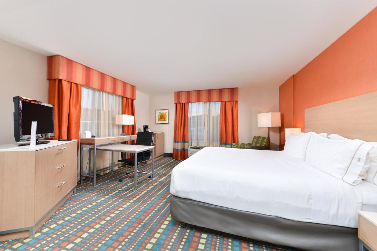 King Room at Holiday Inn Express Bernalillo by IHG