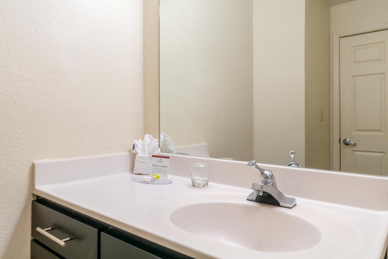 One-Bedroom Queen Suite - Non-Smoking at Candlewood Suites Washington-Fairfax by IHG