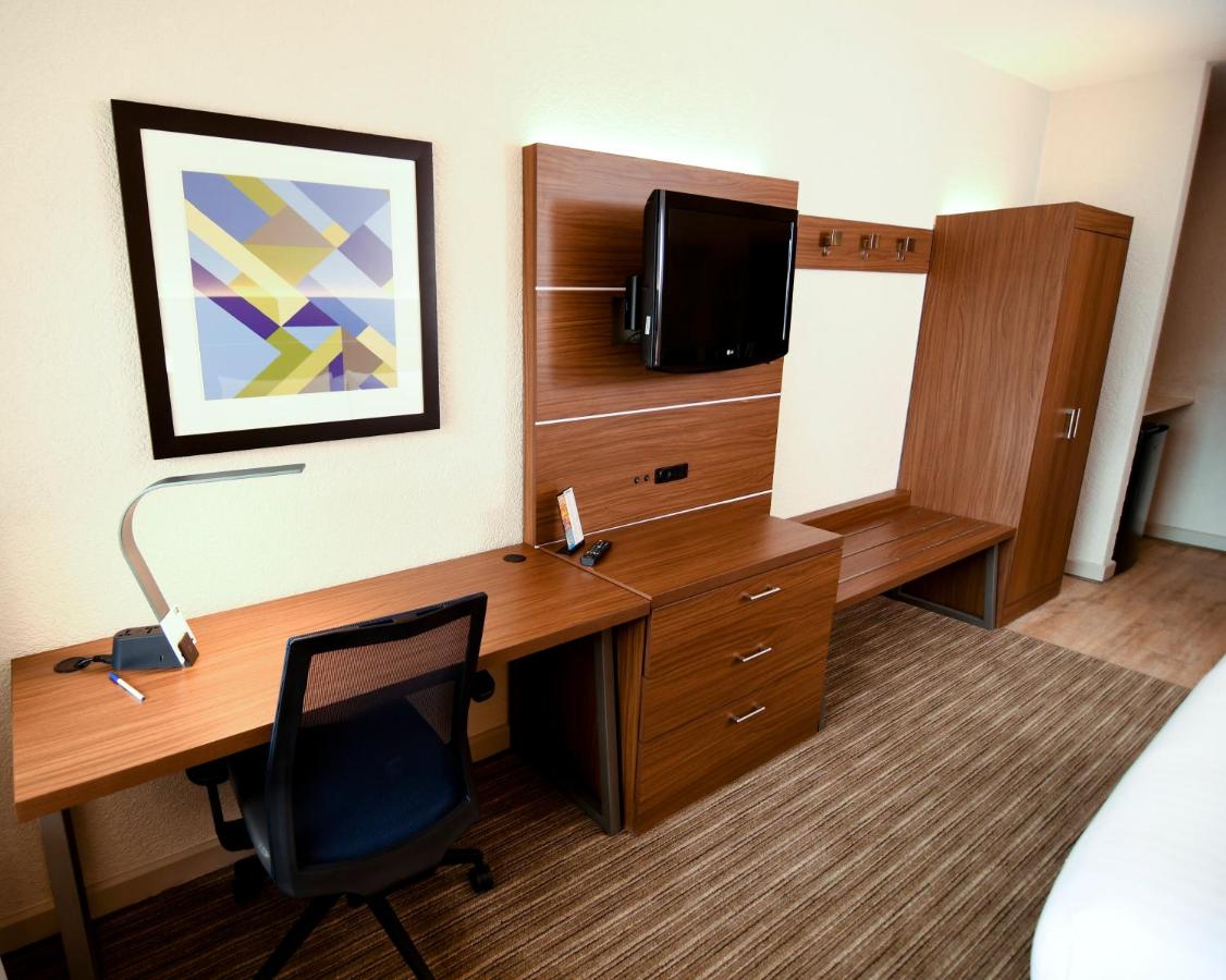 Superior King Room - Non-Smoking at Holiday Inn Express & Suites Port Clinton-Catawba Island by IHG
