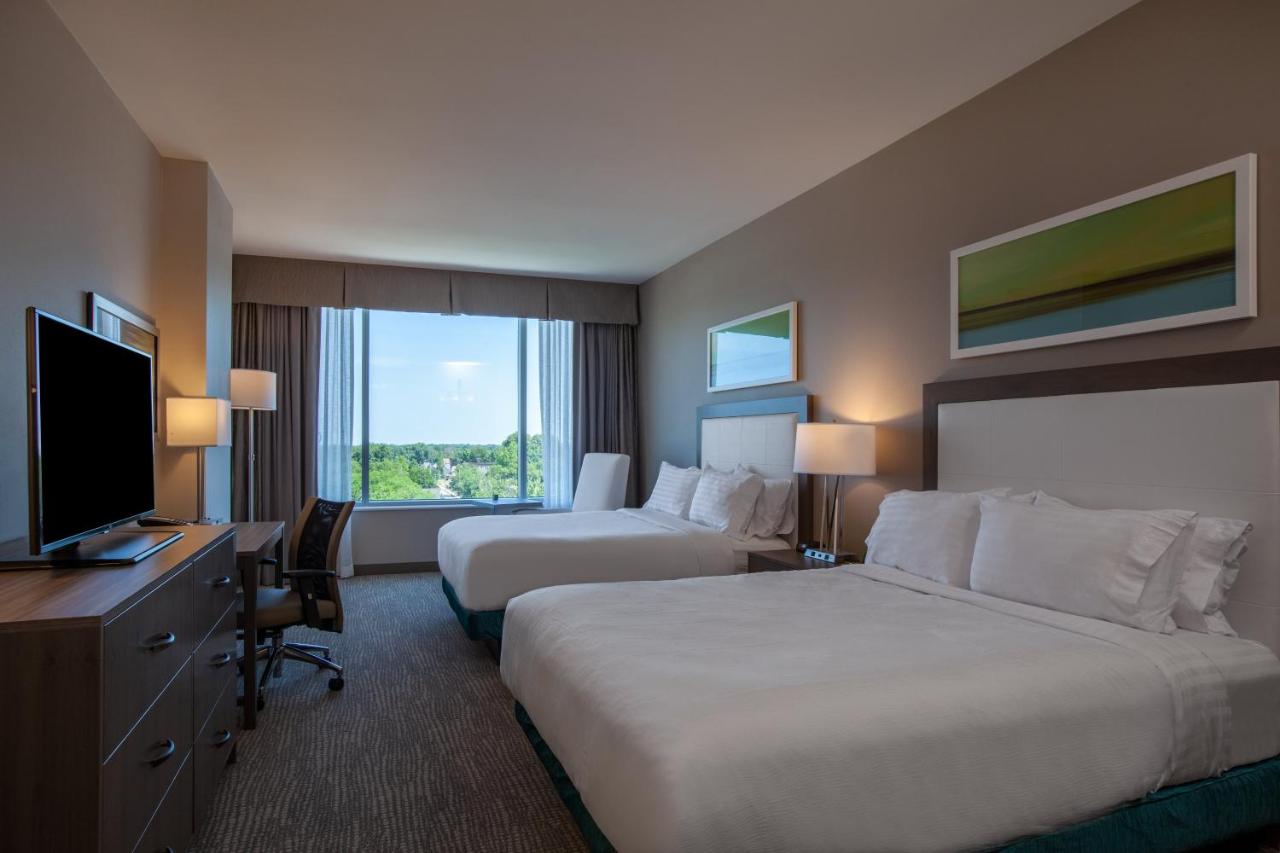 Queen Room with Two Queen Beds at Holiday Inn Cleveland Clinic, an IHG Hotel
