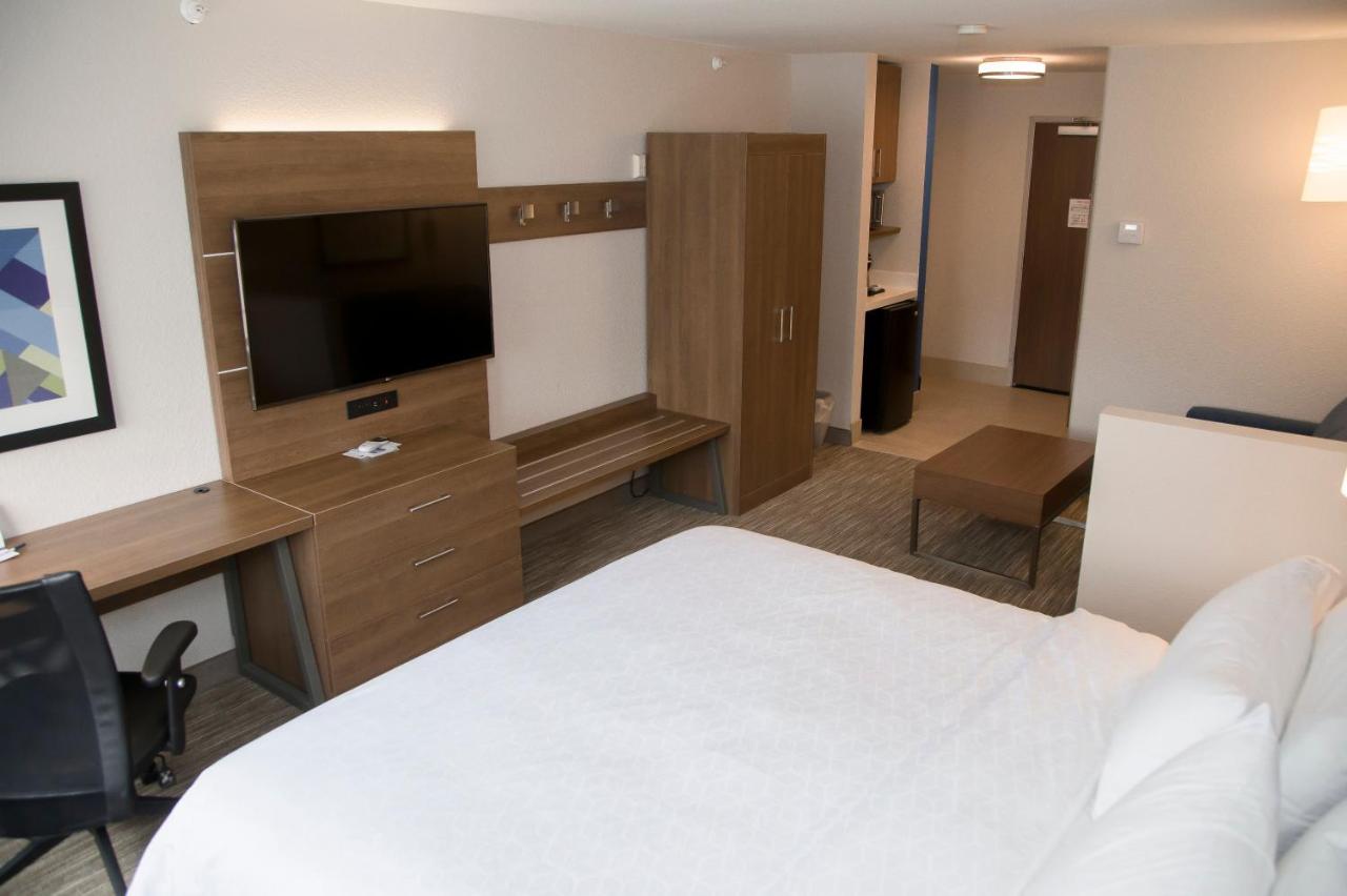 King Suite - Non-Smoking at Holiday Inn Express & Suites Colorado Springs North by IHG