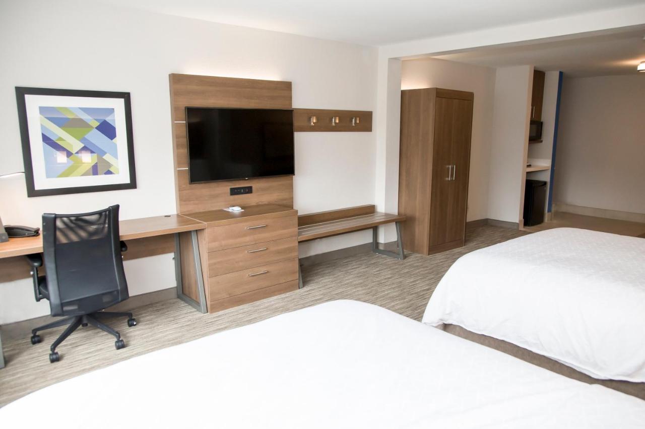 Queen Suite with Sofa Bed - Non-Smoking at Holiday Inn Express & Suites Colorado Springs North by IHG