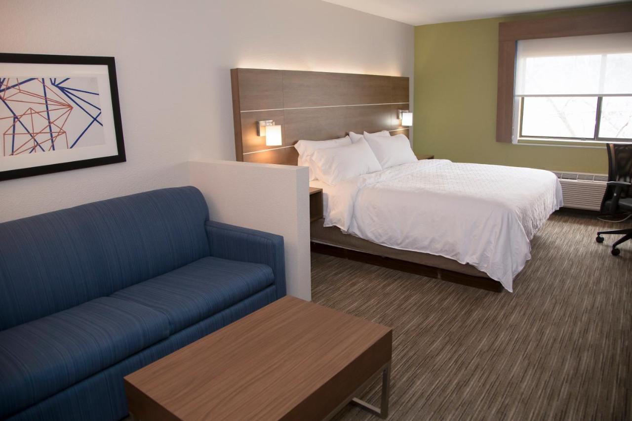 King Suite - Non-Smoking at Holiday Inn Express & Suites Colorado Springs North by IHG