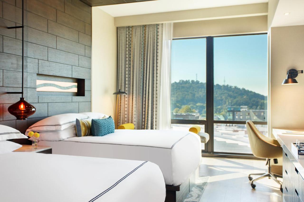Queen Room with Two Queen Beds Mountain View at Kimpton Hotel Arras by IHG