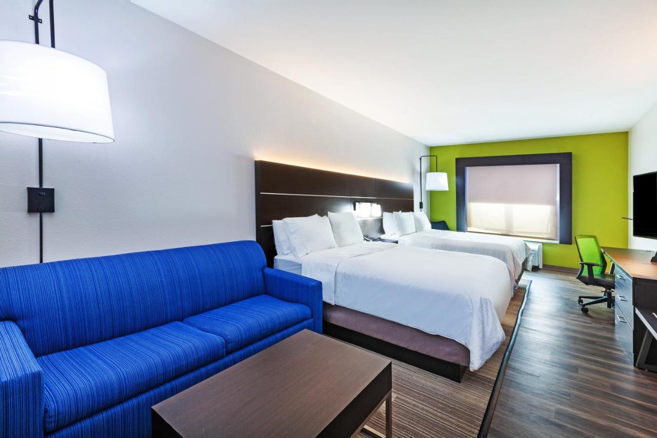 Queen Suite at Holiday Inn Express & Suites Port Lavaca by IHG