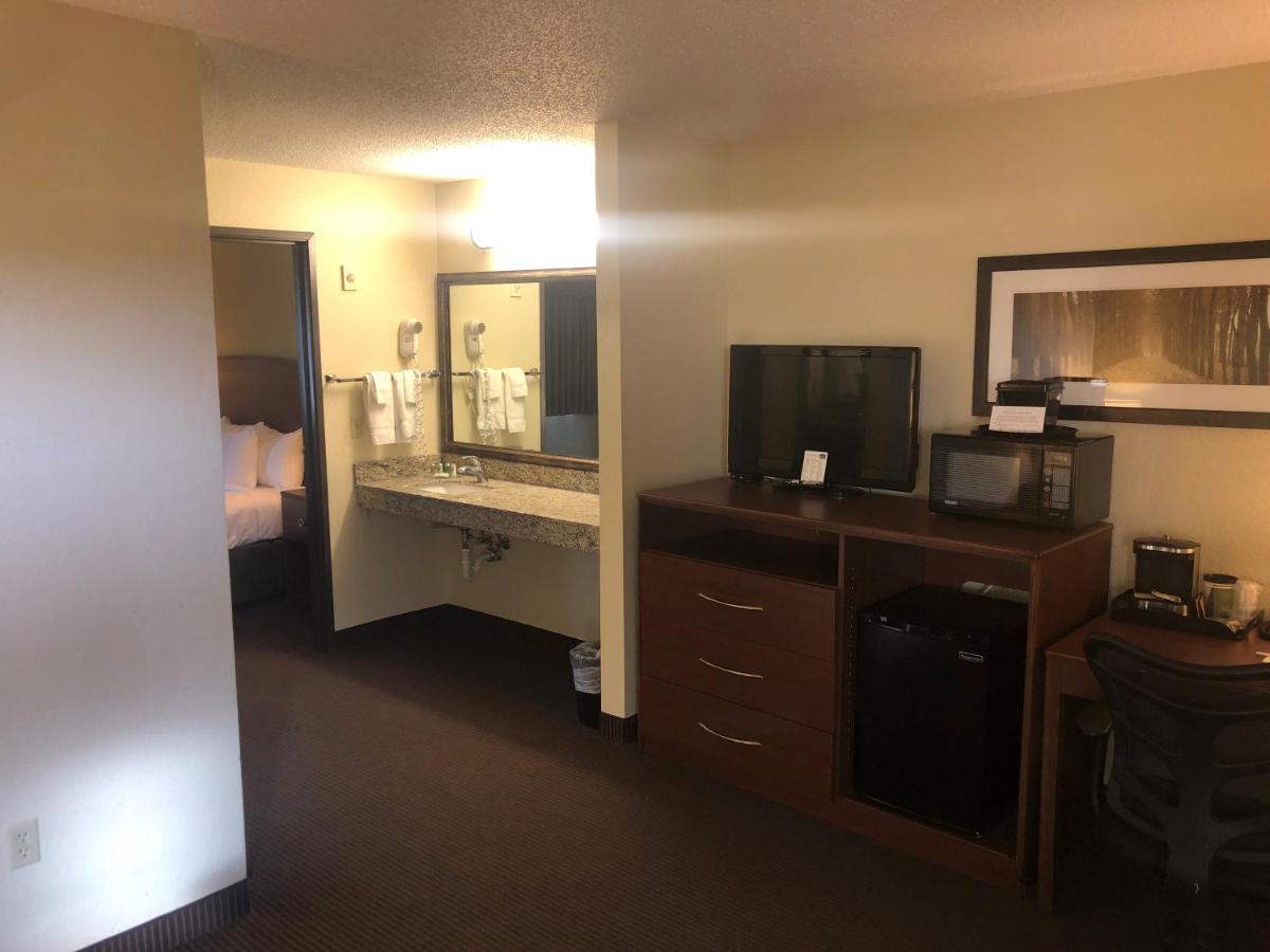 One-Bedroom Suite at Cobblestone Hotel & Suites – Wisconsin Rapids