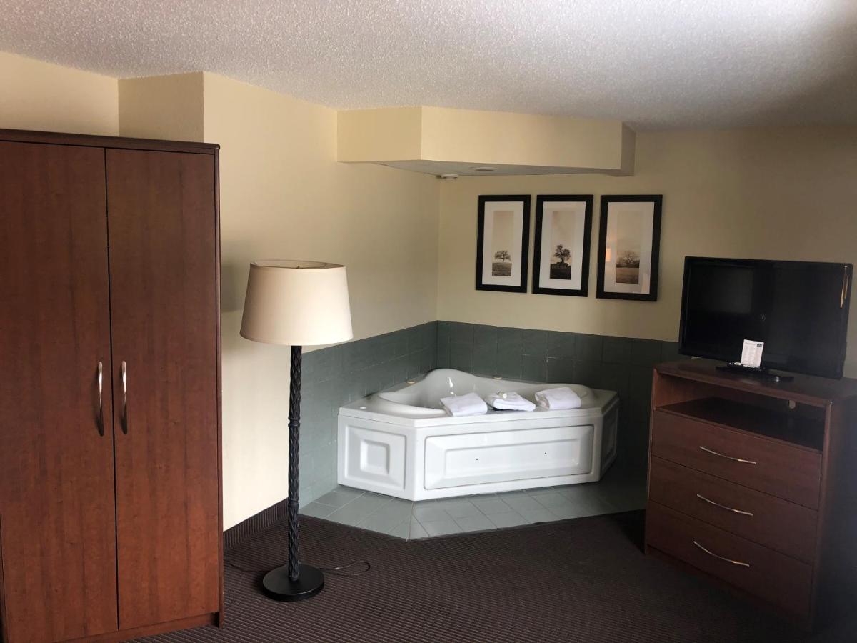 One-Bedroom Suite at Cobblestone Hotel & Suites – Wisconsin Rapids
