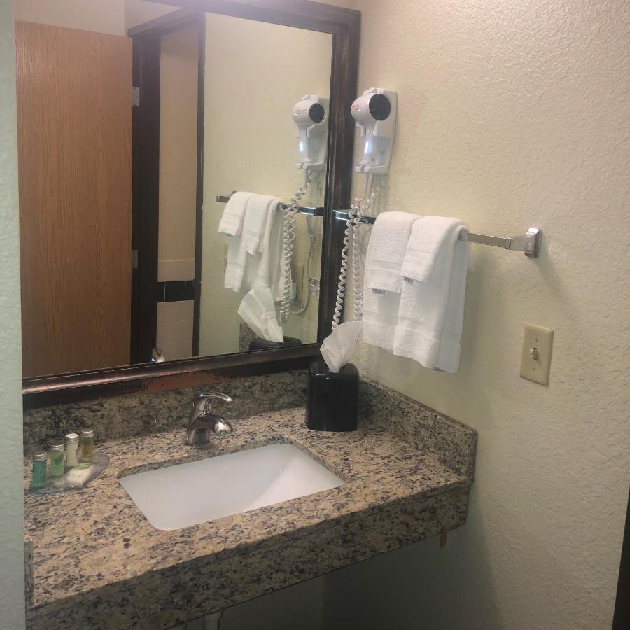 King Suite at Cobblestone Hotel & Suites – Wisconsin Rapids